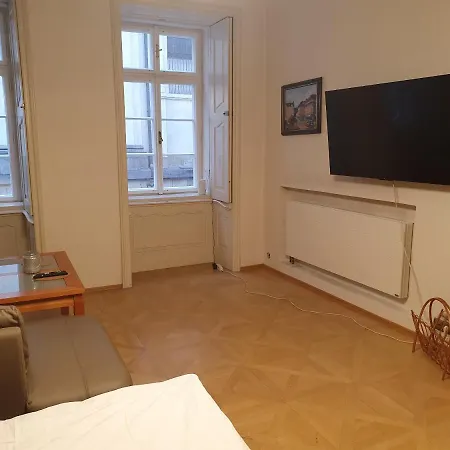 Old Town Apartment *