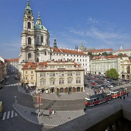 Old Town Apartment *